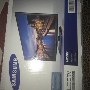 24 INCH SCREEN TV